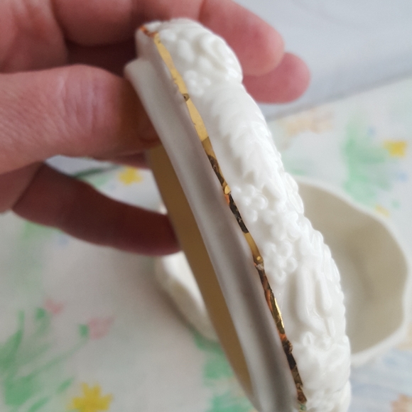 🌙VTG LENOX Oval Porcelain Roses 24k Gold Trim Trinket Box - Picture 6 of 12